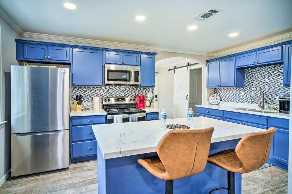Blue Cottage in the Bayou with Private Yard!